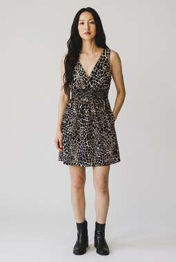 En Focus Petite Sleeveless V-Neck Giraffe Animal Print Smocked Waist Mini Dress